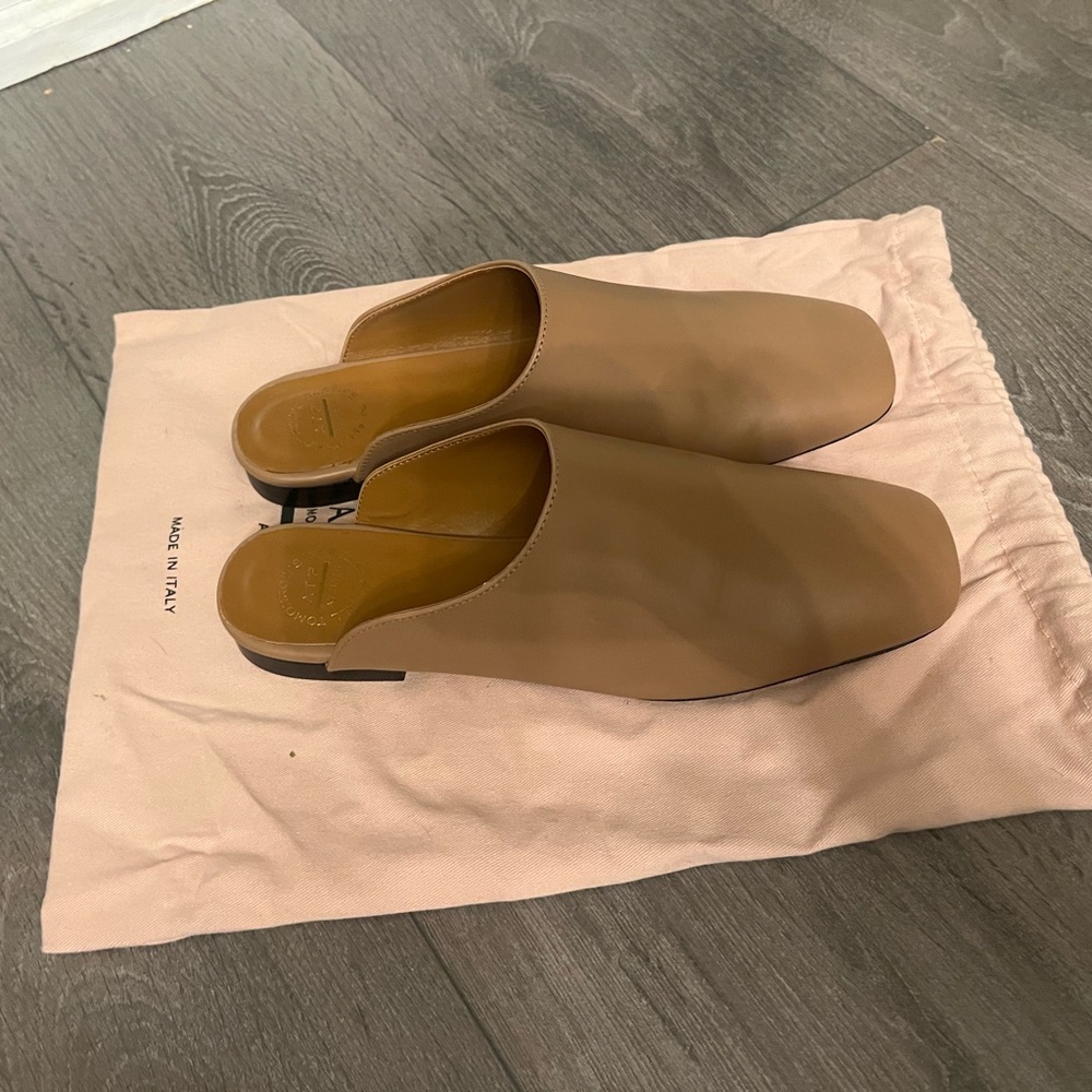 Brand New Elegant Tan Leather Mules - Picture 2 of 7